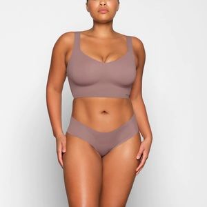 SKIMS Naked Plunge Longline Bra in Umber